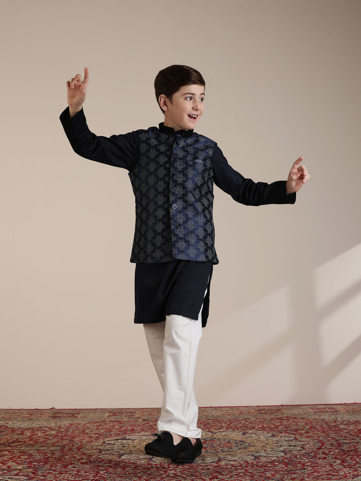 alt message - Manyavar Boys Boys Dark Blue Imperial Jaal Patterned Jacket Set image number 1